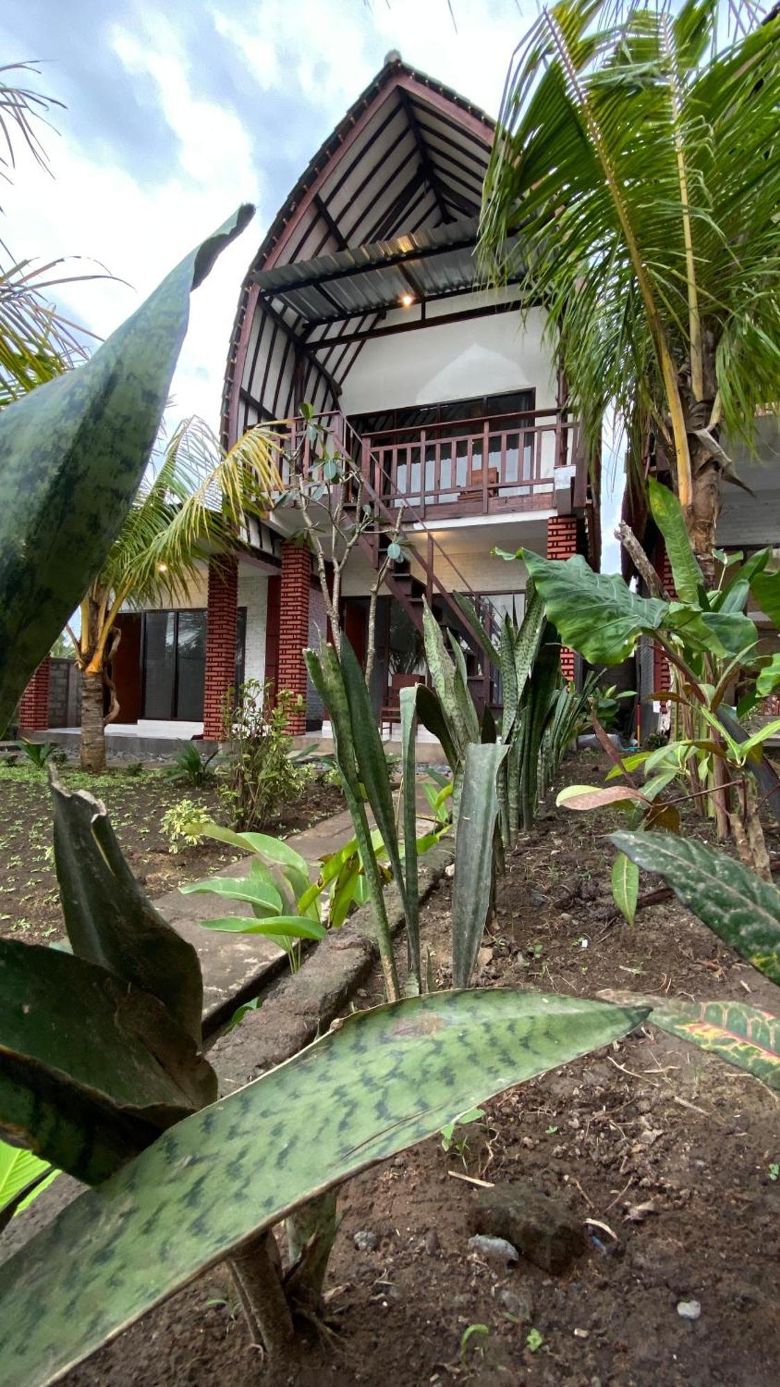 Alen'S Stay&Surf Airsatang Exterior foto